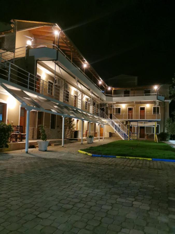 Dolce Italia Hotel Radhimë Esterno foto