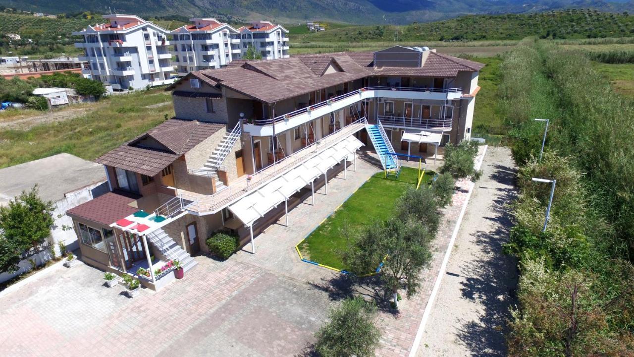 Dolce Italia Hotel Radhimë Esterno foto