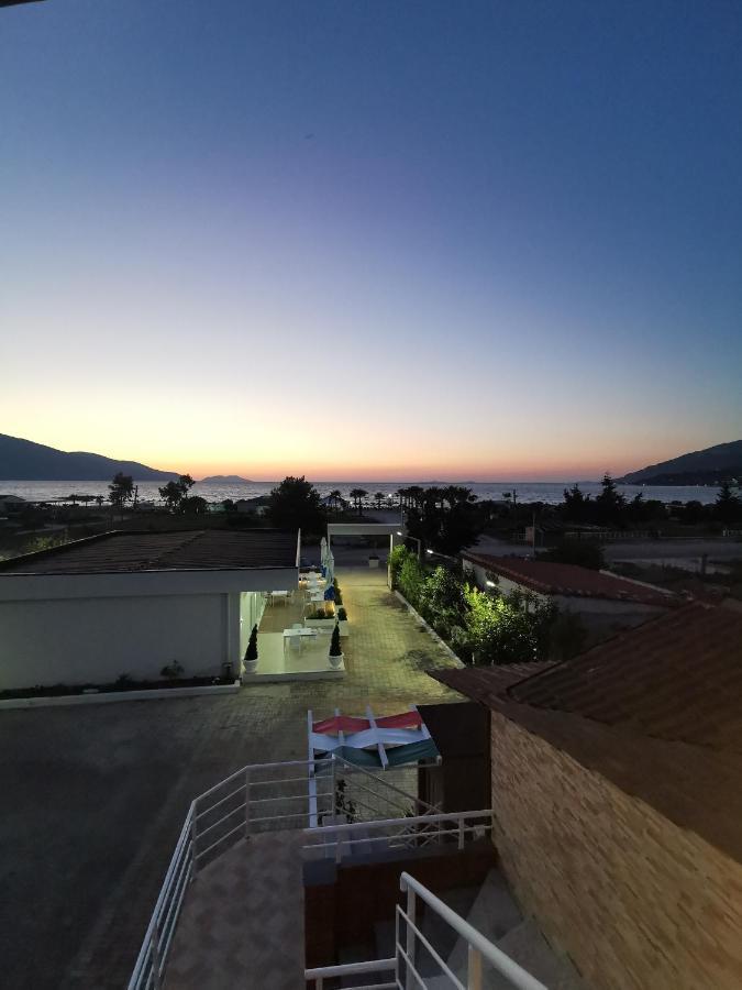 Dolce Italia Hotel Radhimë Esterno foto