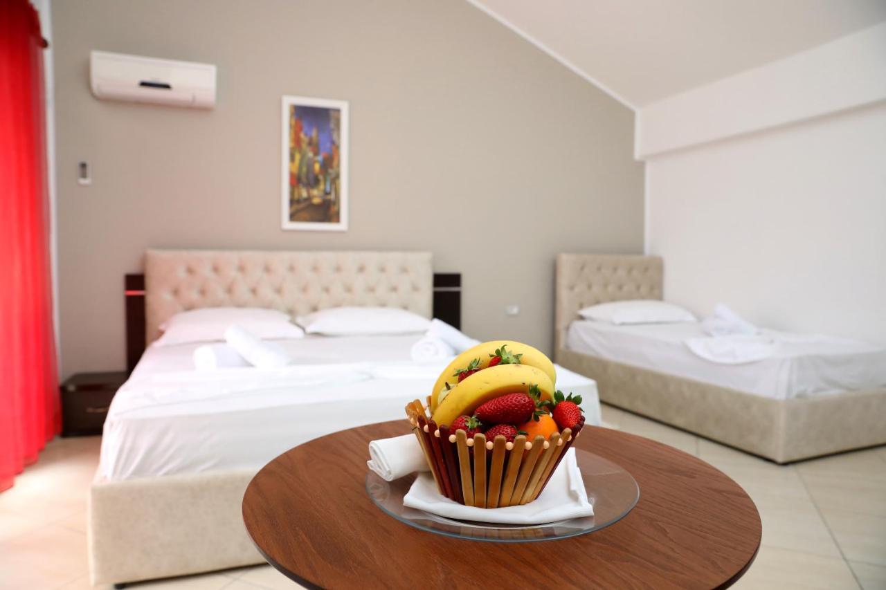 Dolce Italia Hotel Radhimë Esterno foto