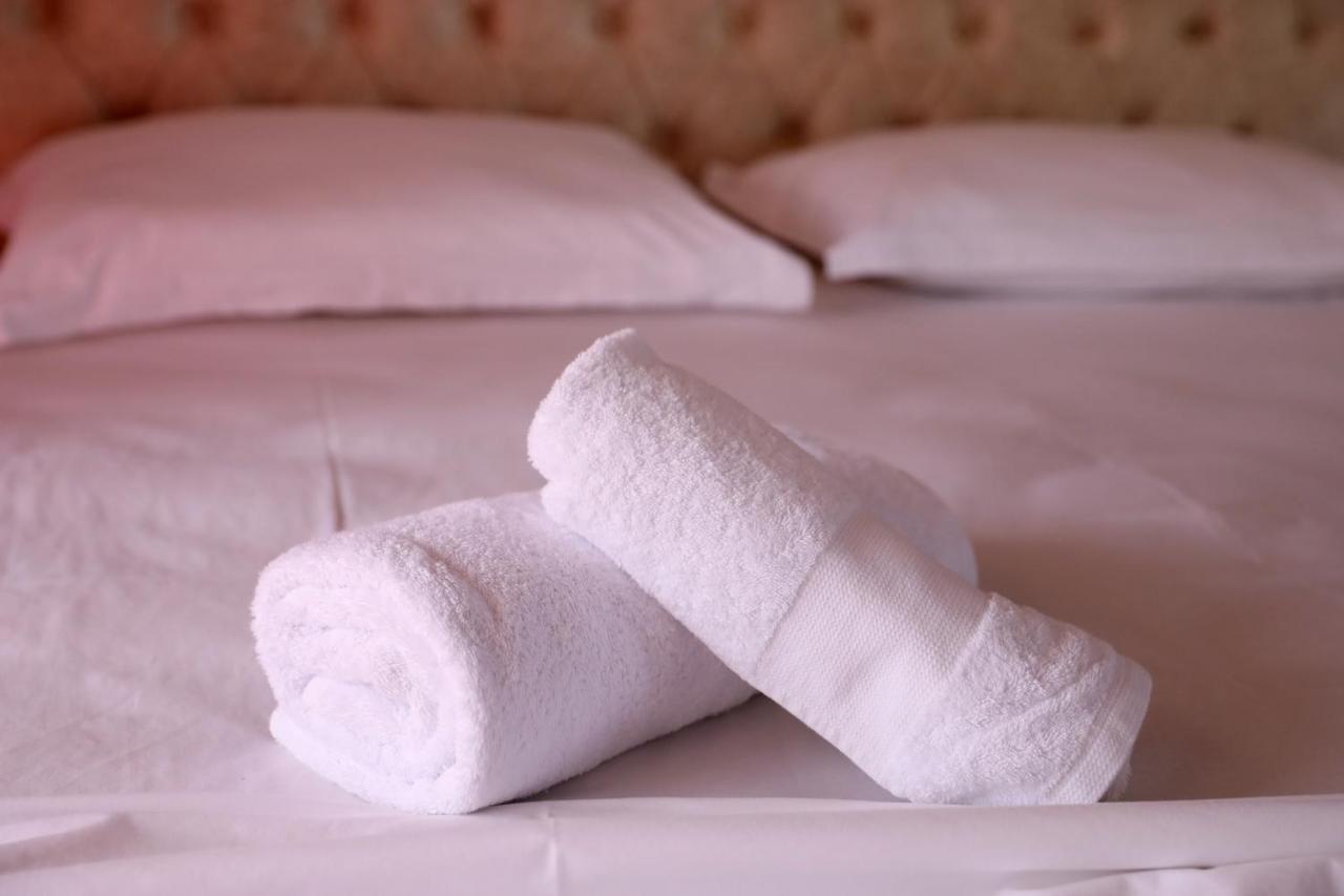 Dolce Italia Hotel Radhimë Esterno foto