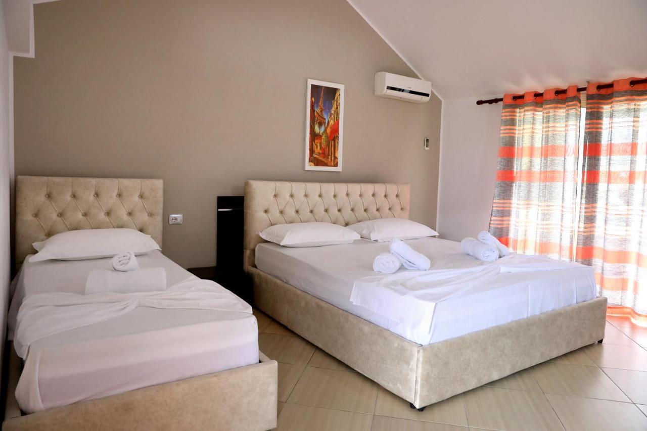 Dolce Italia Hotel Radhimë Esterno foto